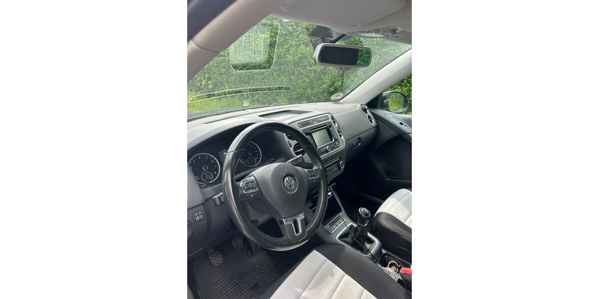 VW Tiguan 99.000 km 8.900 &euro; Duisburg 47169