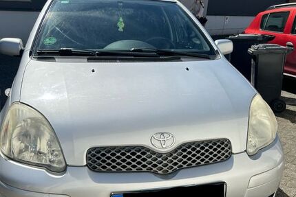 Toyota Yaris 61.000 km 4.400 &euro; Krefeld 47803