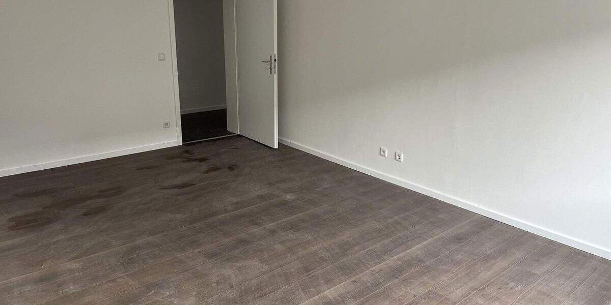 Etagenwohnung Krefeld Stadtmitte - 2 Zimmer, 91 m&sup2;, 710&euro; | Angebot:25780302
