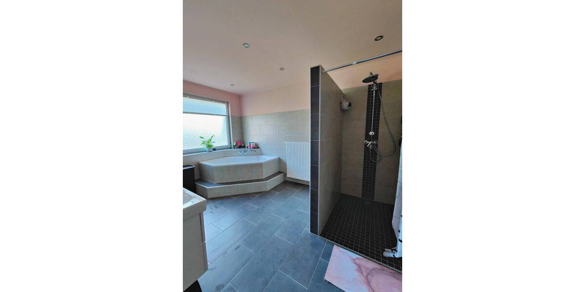 Reihenendhaus Duisburg Hochemmerich - 8 Zimmer, 160 m&sup2;, 498.000&euro; | Angebot:26188390