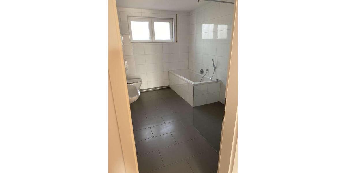 Etagenwohnung Mülheim an der Ruhr Heißen - 2.5 Zimmer, 98 m&sup2;, 1.210&euro; | Angebot:26040290