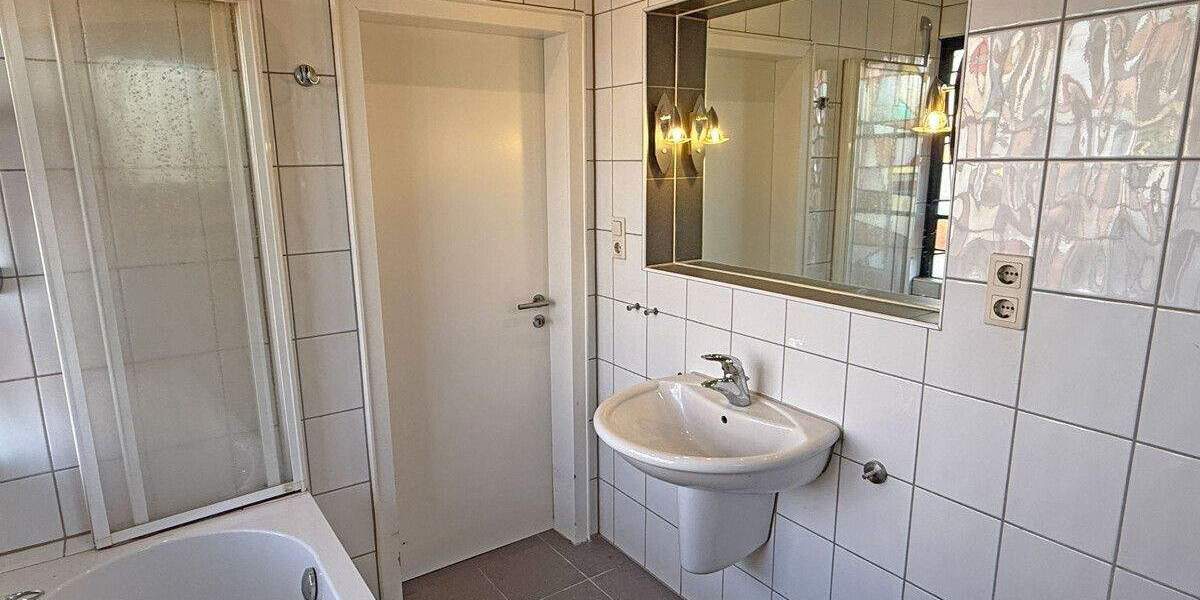 Einfamilienhaus Neukirchen-Vluyn Dong - 6 Zimmer, 148 m&sup2;, 299.999&euro; | Angebot:25775728