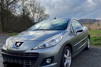 Peugeot 207 160.000 km 4.900 &euro; Oberhausen 46049