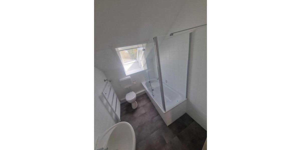 Dachgeschoßwohnung Wesel Fusternberg - 2 Zimmer, 60 m&sup2;, 670&euro; | Angebot:26024027