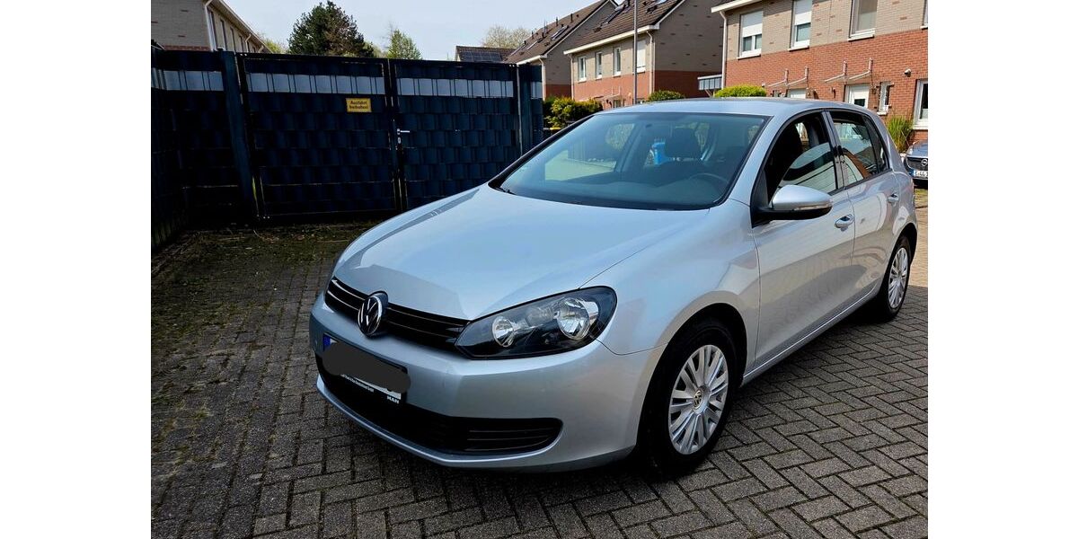 VW Golf 135.000 km 5.200 &euro; Essen 45326