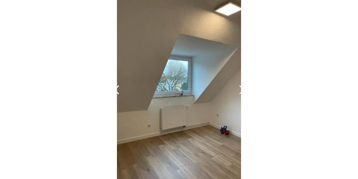 Dachgeschoßwohnung Essen Stadtbezirk IV - 3 Zimmer, 63 m&sup2;, 587&euro; | Angebot:26042228