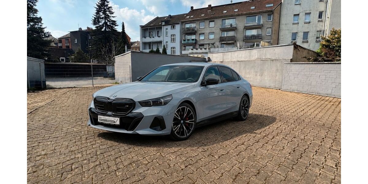 BMW i5 53.119 km 58.500 &euro; Duisburg 47137