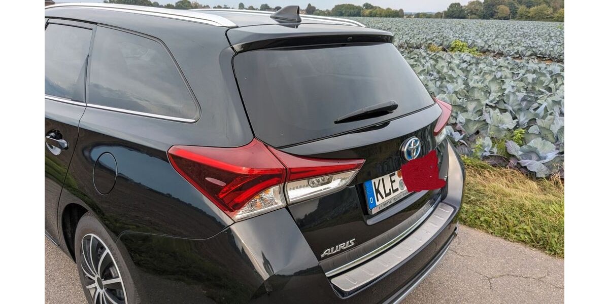 Toyota Auris Touring Sports 93.000 km 14.989 &euro; Kerken 47647