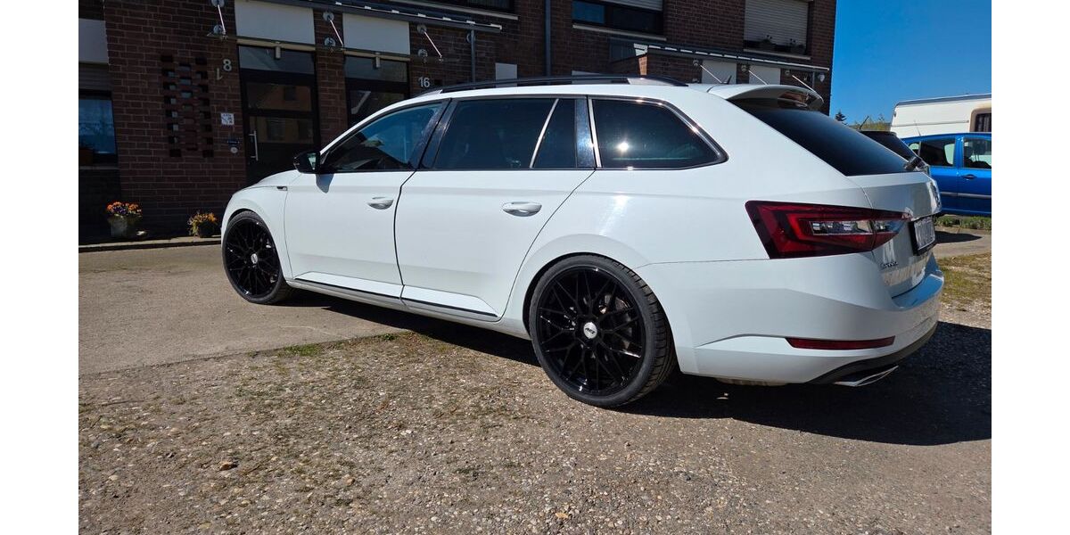 Skoda Superb 98.000 km 26.500 &euro; Krefeld 47839