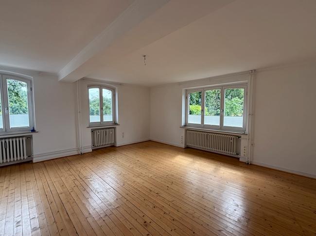 Erdgeschoßwohnung Duisburg Rheinhausen - 7 Zimmer, 211 m&sup2;, 2.000&euro; | Angebot:25962714