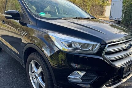 Ford Kuga 109.000 km 9.400 &euro; Essen 45147