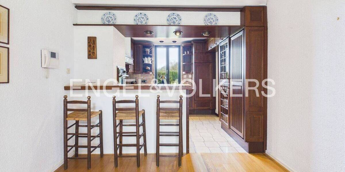 Einfamilienhaus Krefeld Traar - 6 Zimmer, 286 m&sup2;, 2.860&euro; | Angebot:25972018