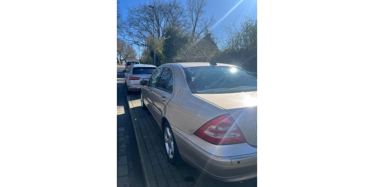 Mercedes-Benz C 200 208.000 km 3.000 &euro; Mülheim an der Ruhr 45476