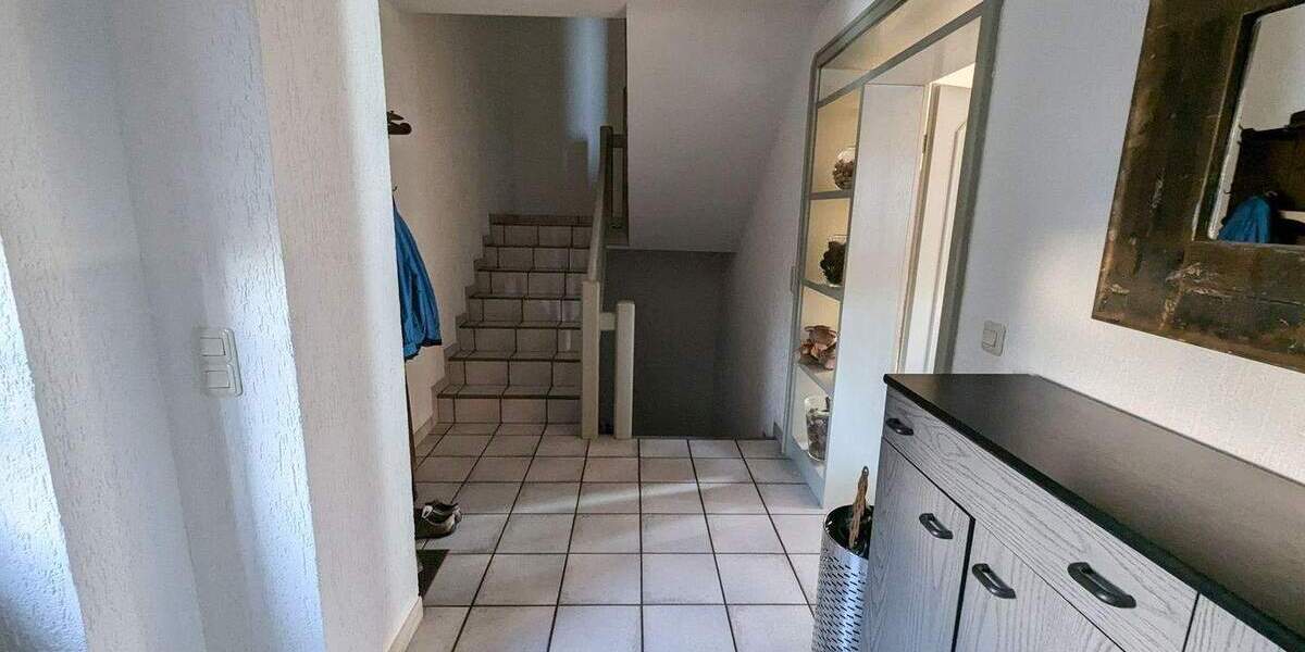 Mehrfamilienhaus, Wohnhaus Voerde - 8 Zimmer, 247 m&sup2;, 499.000&euro; | Angebot:25696499