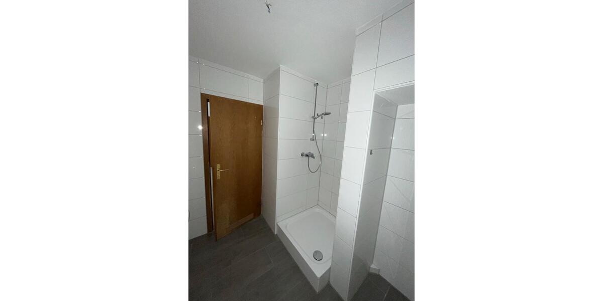 Dachgeschoßwohnung Voerde (Niederrhein) - 2.5 Zimmer, 65 m&sup2;, 650&euro; | Angebot:25830173