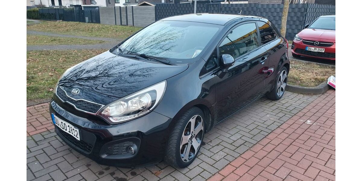 Kia Rio 97.500 km 5.000 &euro; Duisburg 47249
