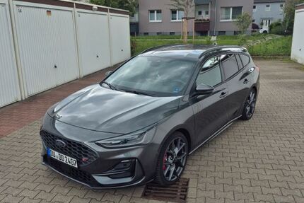Ford Focus 17.000 km 30.400 &euro; Duisburg 47249