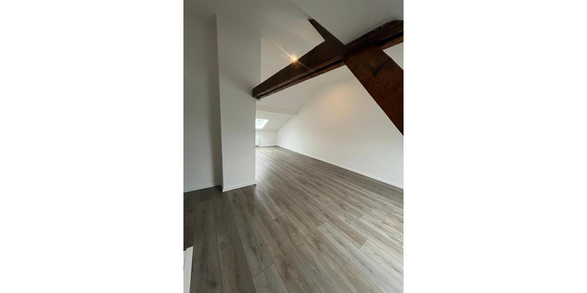 Dachgeschoßwohnung Krefeld Cracau - 3 Zimmer, 63 m&sup2;, 135.000&euro; | Angebot:26184839