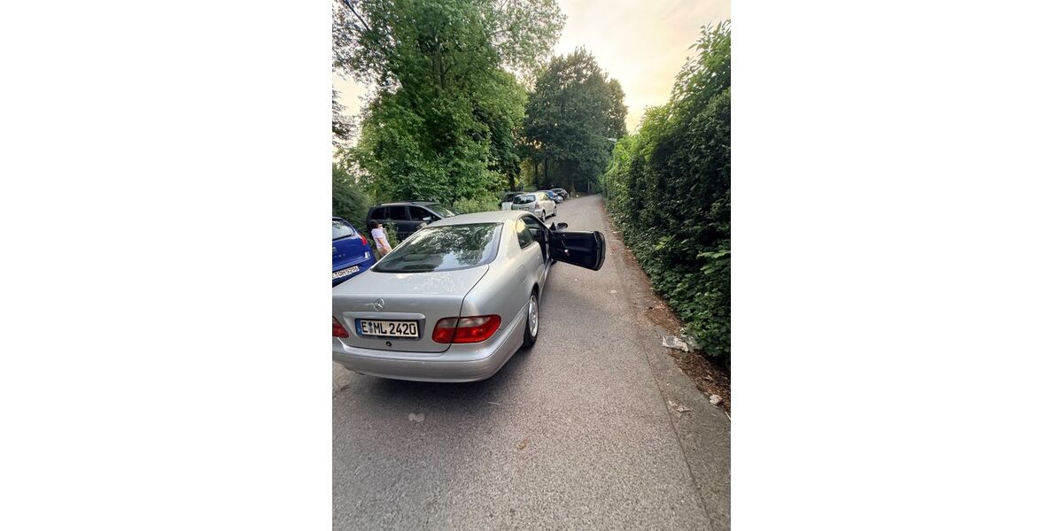 Mercedes-Benz CLK 200 332.000 km 1.400 &euro; Essen 45326
