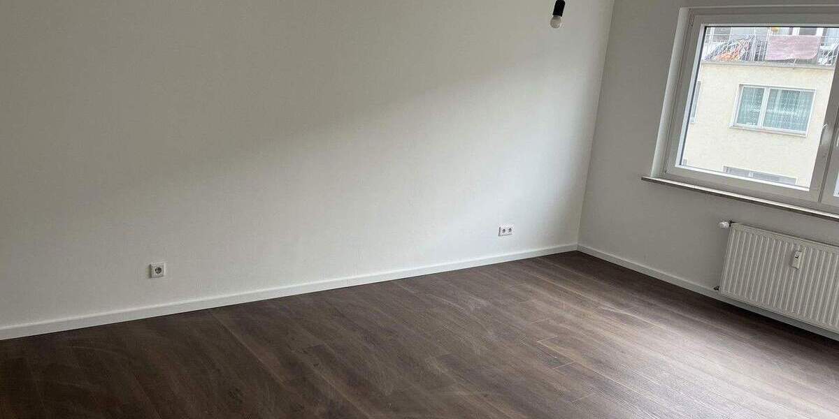 Etagenwohnung Krefeld Stadtmitte - 2 Zimmer, 91 m&sup2;, 710&euro; | Angebot:25780302