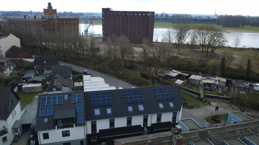 Provisionsfrei* Eckhaus EFH Endhaus mit PV 10,4 KW+Garage 140m zum Rheinufer Energiebedarf 22,4 kWhm2a - Einfamilienhaus Duisburg Essenberg | Angebot:26163676