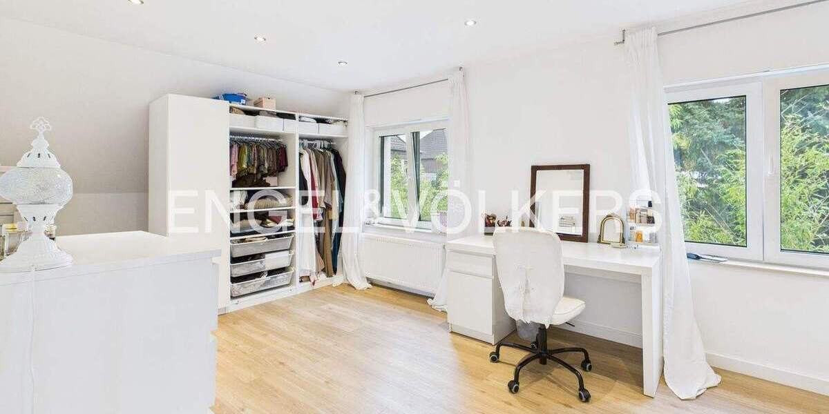 Einfamilienhaus Krefeld Bockum - 8 Zimmer, 290 m&sup2;, 990.000&euro; | Angebot:25749292