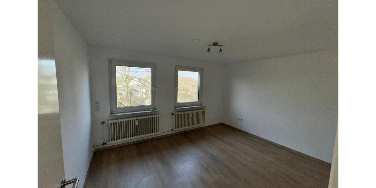 Dachgeschoßwohnung Duisburg Duisburg-Mitte - 4 Zimmer, 86 m&sup2;, 645&euro; | Angebot:25972396