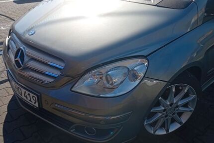 Mercedes-Benz B 200 302.000 km 1.550 &euro; Krefeld 47804