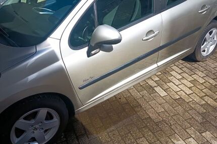 Peugeot 207 84.652 km 1.800 &euro; Essen 45143