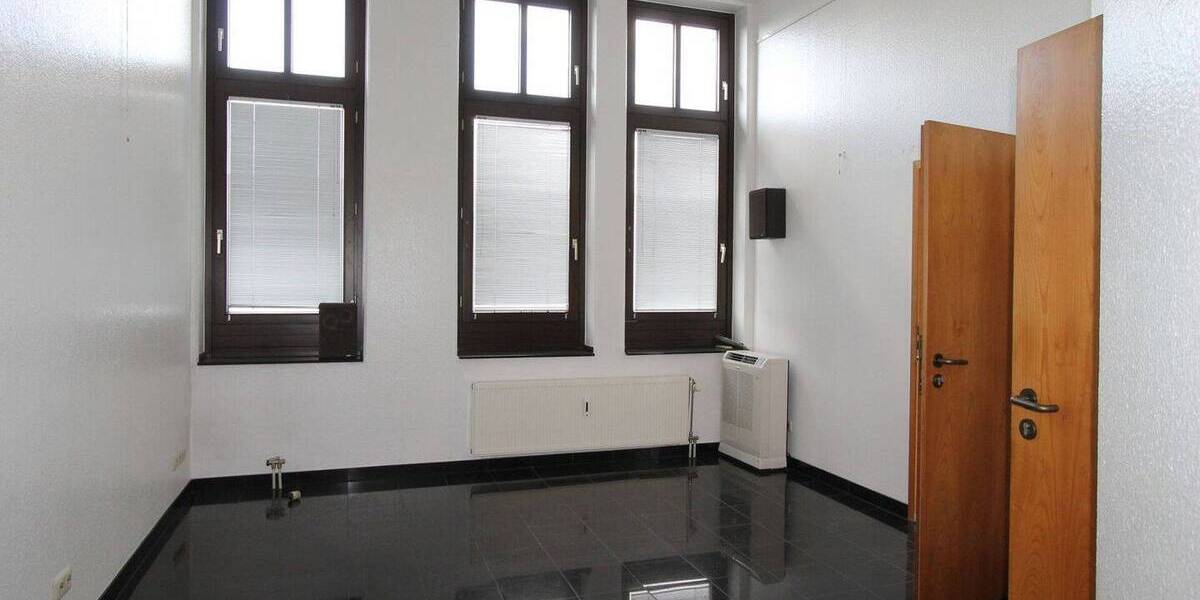 Gewerbeobjekt Krefeld Stadtmitte - 9 Zimmer, 187 m&sup2;, 1.300&euro; | Angebot:25997649