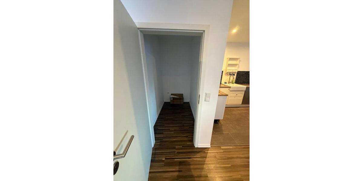 Dachgeschoßwohnung Duisburg Essenberg - 2 Zimmer, 92 m&sup2;, 1.160&euro; | Angebot:25146673