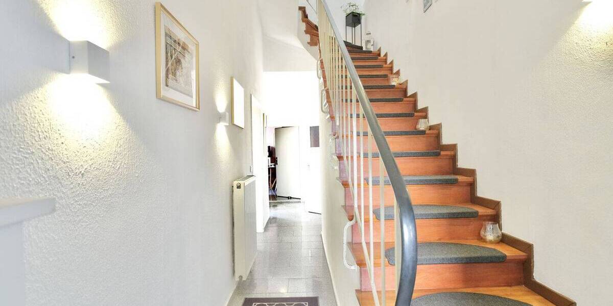 Einfamilienhaus Krefeld Cracau - 7 Zimmer, 139 m&sup2;, 349.000&euro; | Angebot:26118122