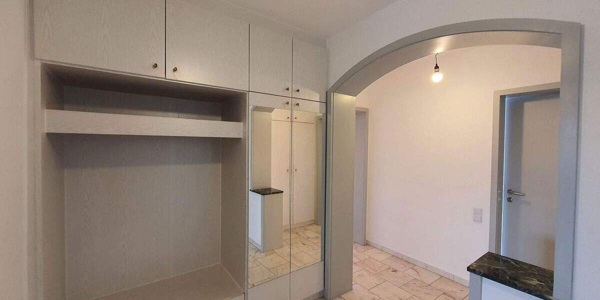 Etagenwohnung Duisburg Rahm - 4 Zimmer, 130 m&sup2;, 1.800&euro; | Angebot:25854102