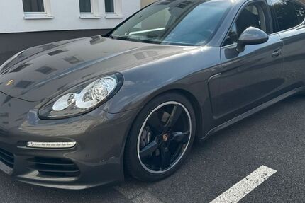 Porsche Panamera 172.000 km 31.450 &euro; Duisburg 47139
