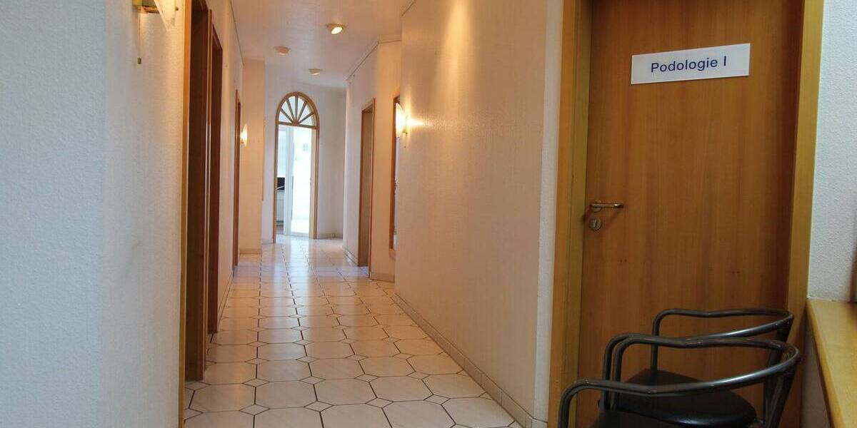 Gewerbeobjekt Krefeld Stadtmitte - 9 Zimmer, 187 m&sup2;, 1.300&euro; | Angebot:25997649