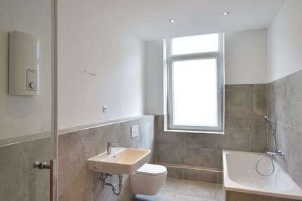 Wohnung Krefeld Krefeld-Mitte - 2 Zimmer, 81 m&sup2;, 695&euro; | Angebot:21856250