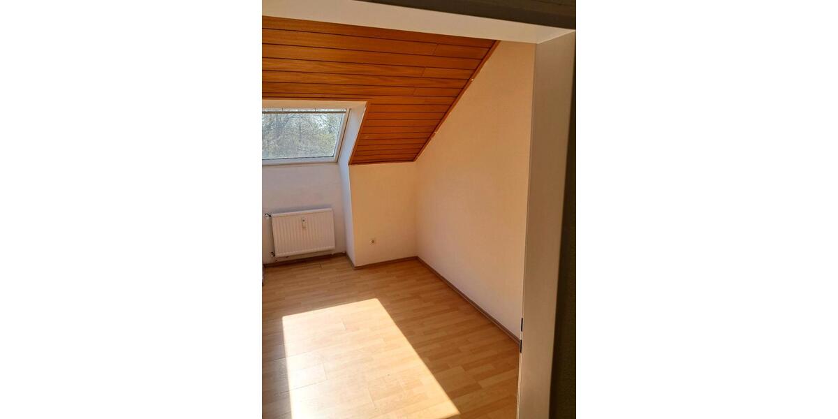 Dachgeschoßwohnung Duisburg Ruhrort - 4 Zimmer, 95 m&sup2;, 149.000&euro; | Angebot:26178480