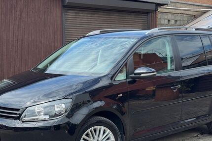 VW Touran 150.000 km 8.700 &euro; Duisburg 47179