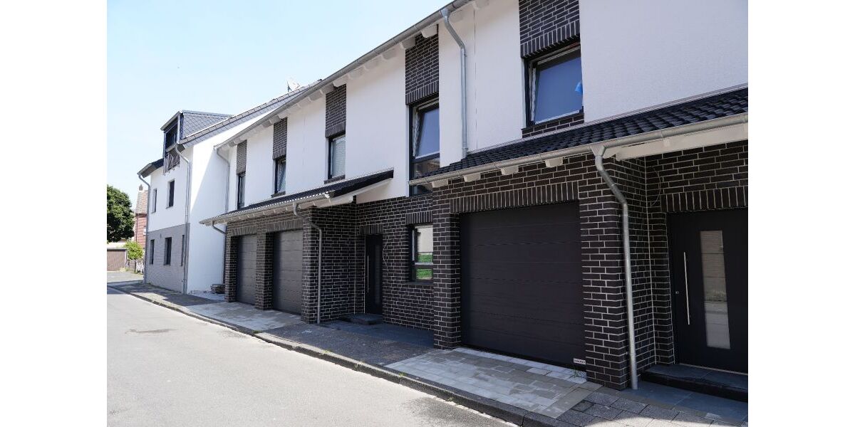 Provisionsfrei* Eckhaus EFH Endhaus mit PV 10,4 KW+Garage 140m zum Rheinufer Energiebedarf 22,4 kWhm2a - Einfamilienhaus Duisburg Essenberg | Angebot:26163676