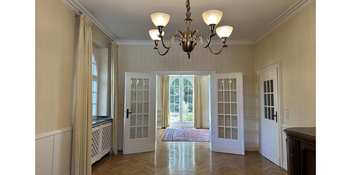 Villa Gelsenkirchen Buer - 12 Zimmer, 310 m&sup2;, 3.200&euro; | Angebot:22985202