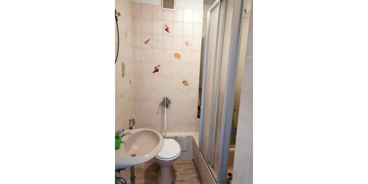 Etagenwohnung Duisburg Untermeiderich - 4 Zimmer, 100 m&sup2;, 579&euro; | Angebot:26283855