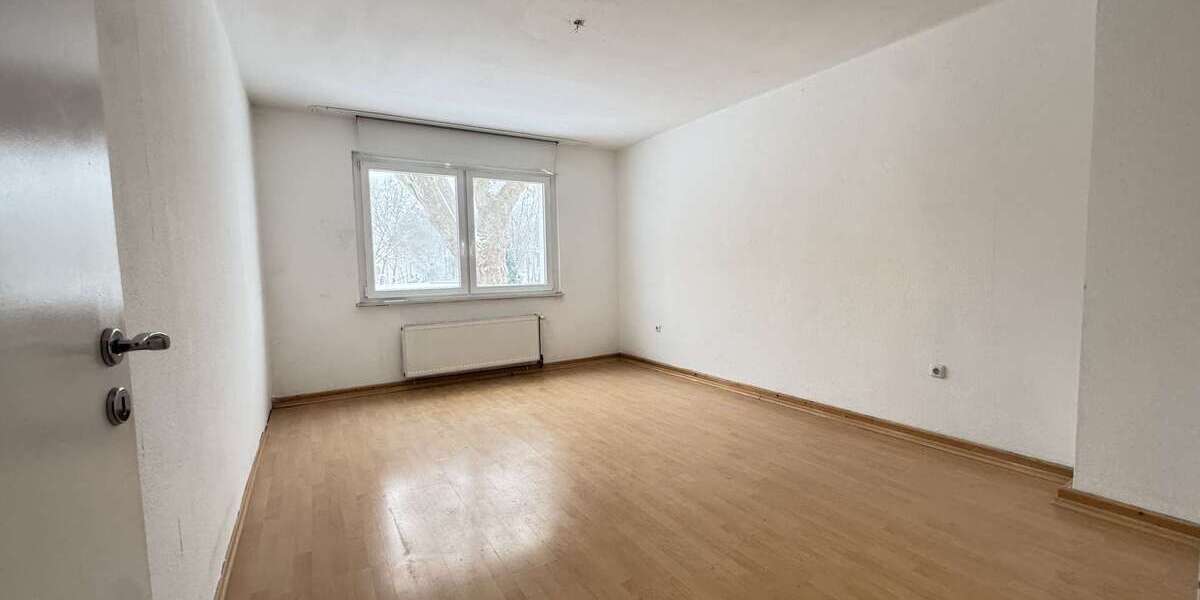 Attraktiv geschnittene 3,5-Zimmer-Wohnung mit Garage und zusätzlichem Stauraum - Erdgeschoßwohnung Essen Stadtbezirk III | Angebot:26312227