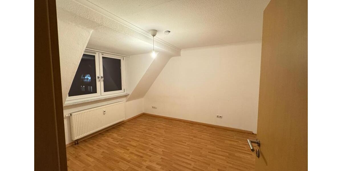 Dachgeschoßwohnung Oberhausen - 3.5 Zimmer, 60 m&sup2;, 720&euro; | Angebot:25988634