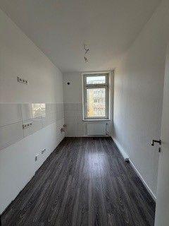 Etagenwohnung Duisburg Duisburg-Mitte - 3 Zimmer, 83 m&sup2;, 600&euro; | Angebot:24687928
