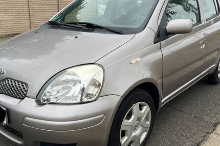 Toyota Yaris 185.000 km 2.800 &euro; Krefeld 47829