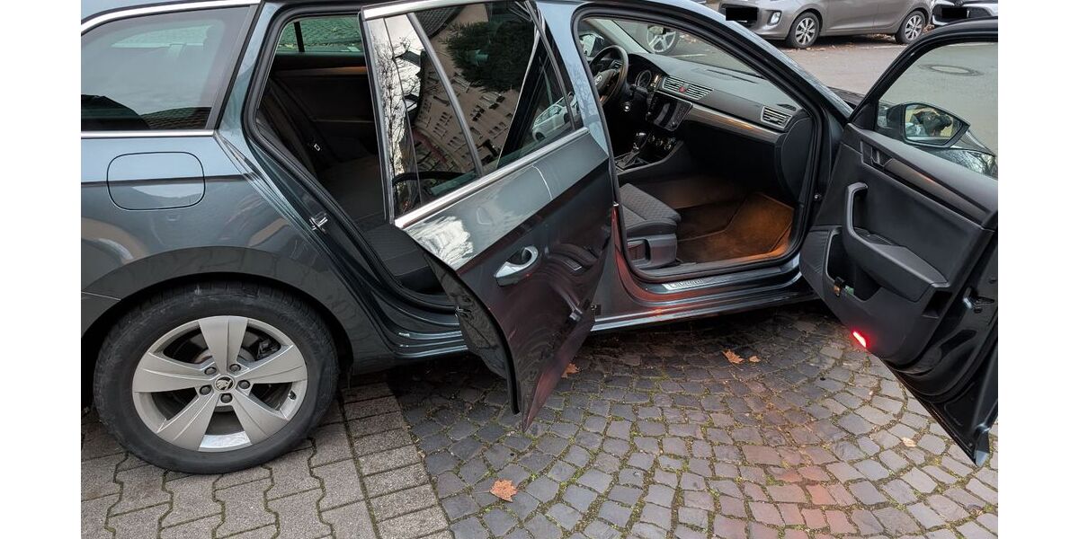 Skoda Superb 76.500 km 21.500 &euro; Gelsenkirchen 45899