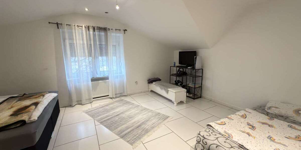 Modernisiertes 3-Parteienhaus mit Maisonette und Gartenanteil nahe Centro - Mehrfamilienhaus, Wohnhaus Oberhausen Osterfeld | Angebot:26041244