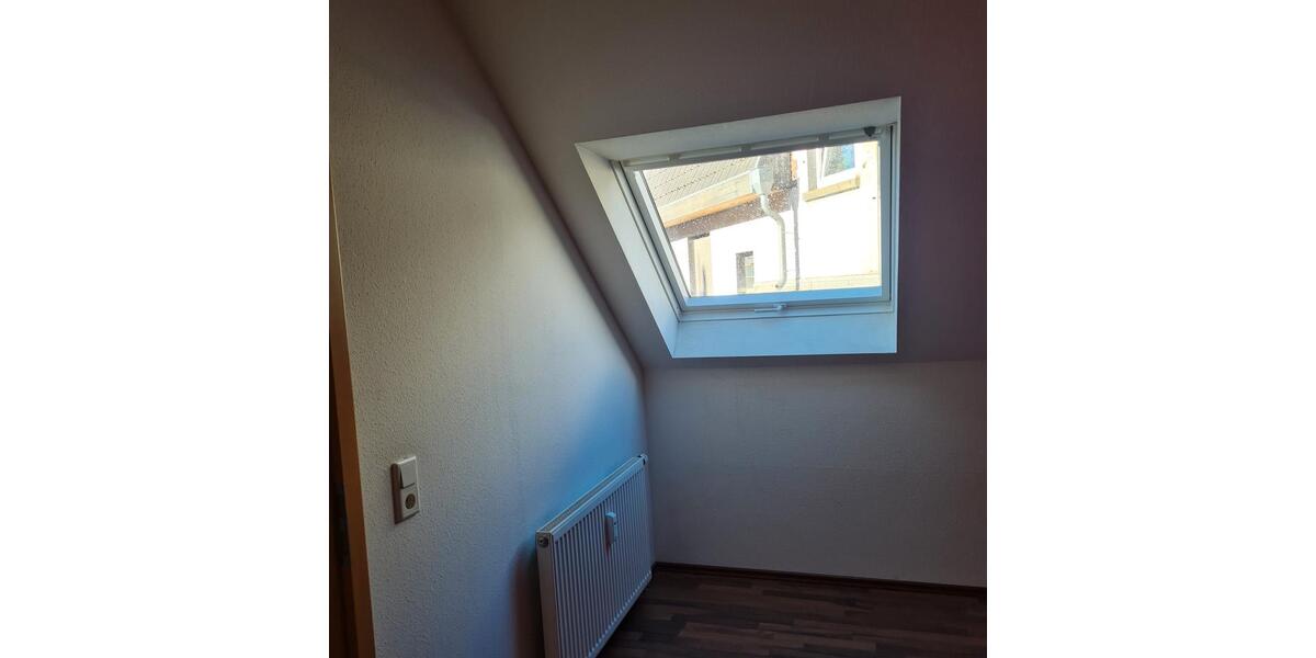 Dachgeschoßwohnung Krefeld Dießem - 2 Zimmer, 40 m&sup2;, 400&euro; | Angebot:25987306