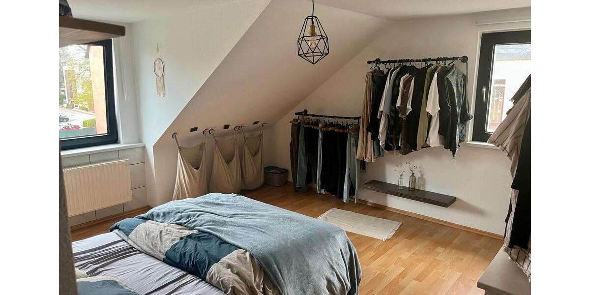 Dachgeschoßwohnung Essen Stadtbezirk IV - 3 Zimmer, 90 m&sup2;, 854&euro; | Angebot:26013827