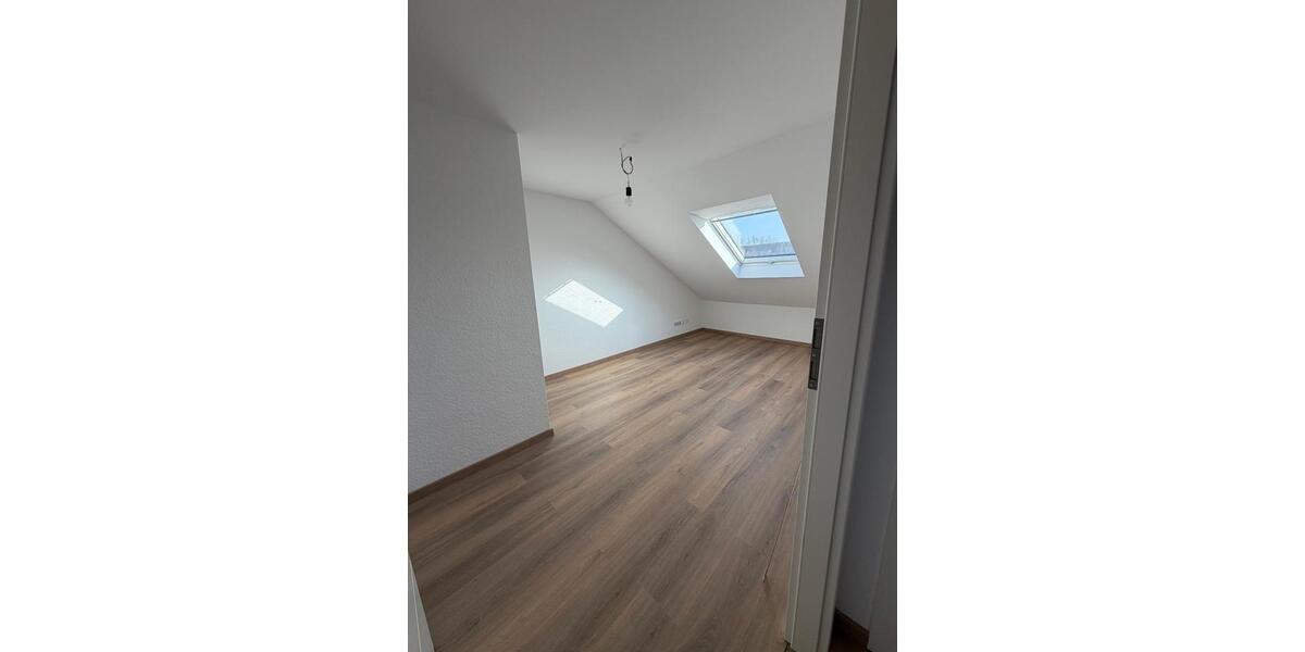 Reihenhaus Gladbeck Alt-Rentfort - 7 Zimmer, 140 m&sup2;, 1.850&euro; | Angebot:25595852